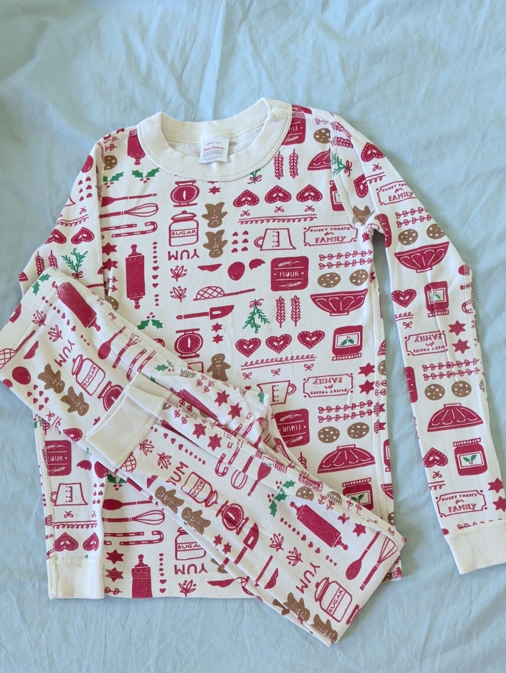 Hanna Andersson Cream Pajama Set with Red & Brown Baking Print Sz 130cm,8